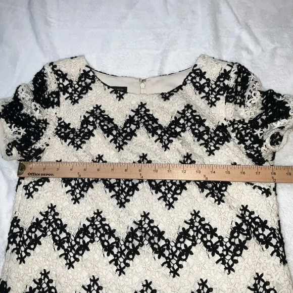 Talbots Sheath Dress Sz 6 Crochet White Black Chevron Short Sleeve Lined Modest - Picture 6 of 8